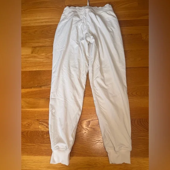 Lululemon Dance Studio Jogger White Size 6 High Rise Athleisure Pants - Picture 3 of 10